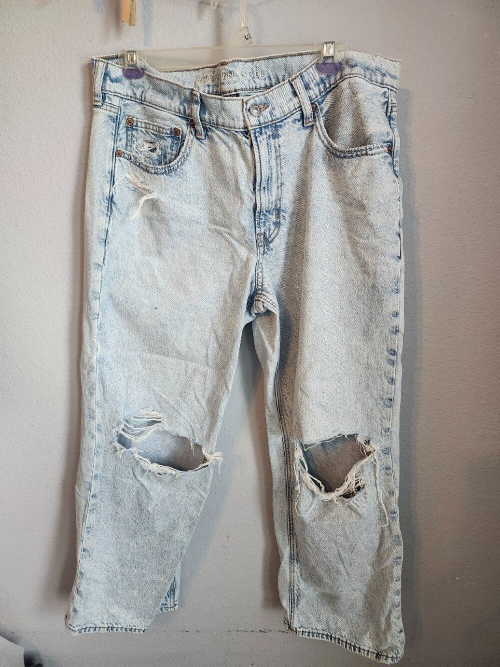 American Eagle Distressed Light Wash Jeans Size 12 Ripped Relaxed Denim